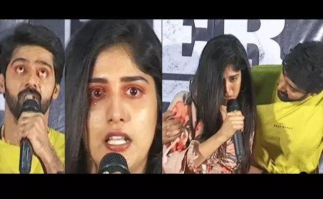 కారు ప్రమాదంలో దర్శకుడు ప్రవీణ్.. స్టేజ్పైన ఏడ్చేసిన హీరో, హీరోయిన్.. కారు ప్రమాదంలో దర్శకుడు ప్రవీణ్.. స్టేజ్పైన ఏడ్చేసిన హీరో, హీరోయిన్..