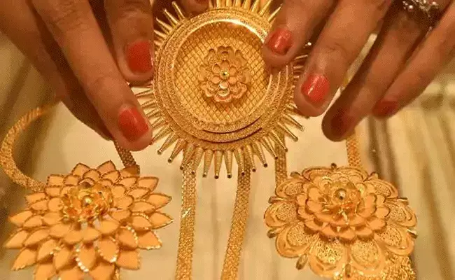 బంగారం కొనాలనుకునే వారికి నిరాశ..
