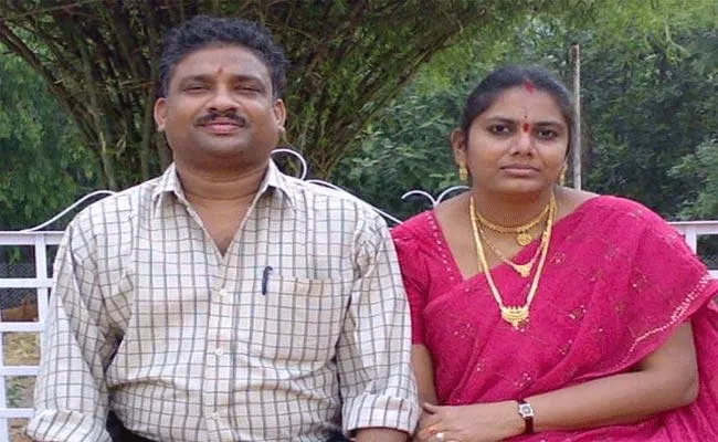 భార్యాభర్తలిద్దరూ ఒకేసారి.. భార్యాభర్తలిద్దరూ ఒకేసారి..