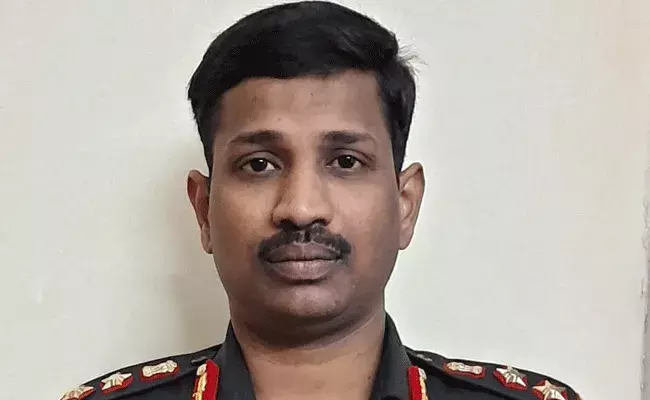 మహావీర్ చక్ర అవార్డు దక్కడంపై సంతోష్ బాబు తల్లిదండ్రులు హర్షం మహావీర్ చక్ర అవార్డు దక్కడంపై సంతోష్ బాబు తల్లిదండ్రులు హర్షం