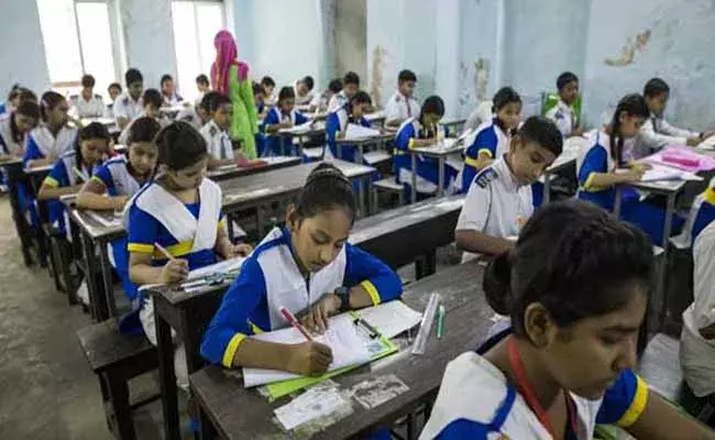 ఏపీలో ఫిబ్రవరి 1 నుంచి స్కూళ్లు ప్రారంభం! ఏపీలో ఫిబ్రవరి 1 నుంచి స్కూళ్లు ప్రారంభం!