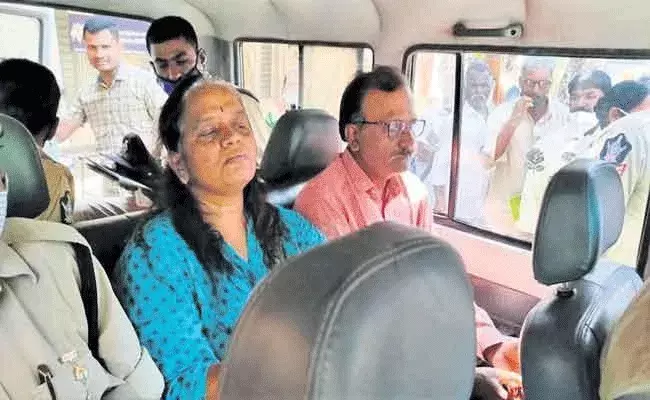 నేను మూడో కన్ను తెరిస్తే భస్మమే: పద్మజ నేను మూడో కన్ను తెరిస్తే భస్మమే: పద్మజ