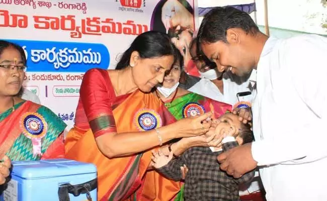 పోలియో రహిత సమాజం కోసం ప్రతిఒక్కరూ కృషి చేయాలి : మంత్రి సబితా పోలియో రహిత సమాజం కోసం ప్రతిఒక్కరూ కృషి చేయాలి : మంత్రి సబితా