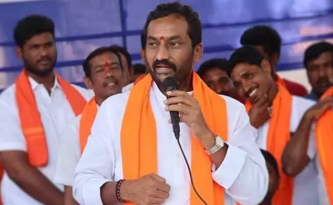ఇటుకతో దాడులు చేస్తే రాళ్లతో సమాధానం చెప్తాం: రఘునందన్రావు ఇటుకతో దాడులు చేస్తే రాళ్లతో సమాధానం చెప్తాం: రఘునందన్రావు