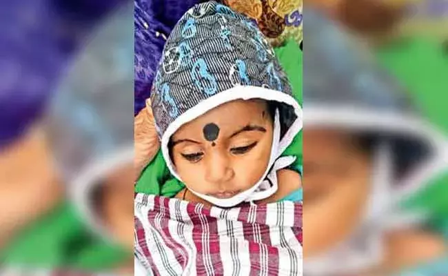 పోలియో చుక్కలు వేయించుకున్న కాసేపటికే  చిన్నారి మృతి