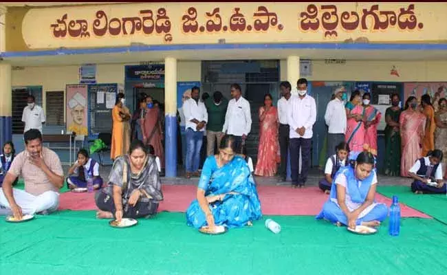 55శాతం విద్యార్థులు స్కూళ్లకు హాజరు: మంత్రి సబితా