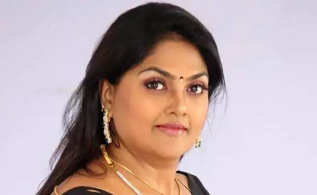 HBD Nirosha : అభిమానుల సిందూరపువ్వుకి  బర్త్ డే విషెస్!