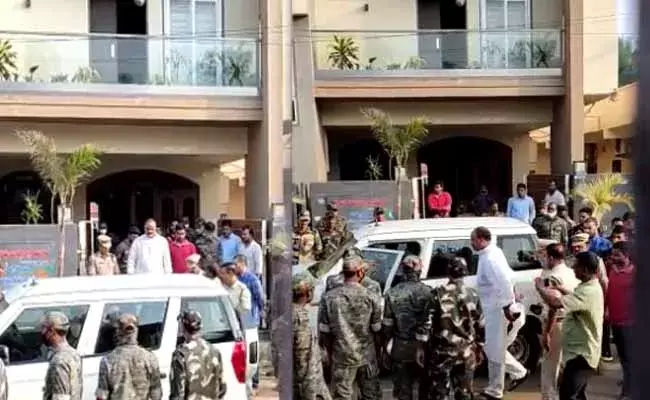 నిమ్మాడలో అచ్చెన్నాయుడు అరెస్ట్! నిమ్మాడలో అచ్చెన్నాయుడు అరెస్ట్!