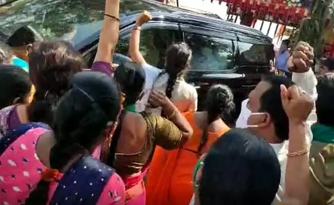 మంత్రి వెల్లంపల్లి శ్రీనివాస్కి అమరావతి నిరసన సెగ! మంత్రి వెల్లంపల్లి శ్రీనివాస్కి అమరావతి నిరసన సెగ!