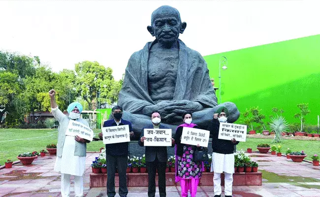 రైతుల ఆందోళనపై పార్లమెంట్‌లో చర్చకు విపక్షాల పట్టు