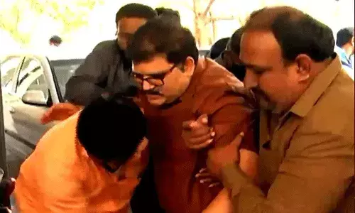 పట్టాభిపై దాడి చేసిన వారిని పట్టుకునేందుకు ప్రత్యేక బృందాలు పట్టాభిపై దాడి చేసిన వారిని పట్టుకునేందుకు ప్రత్యేక బృందాలు