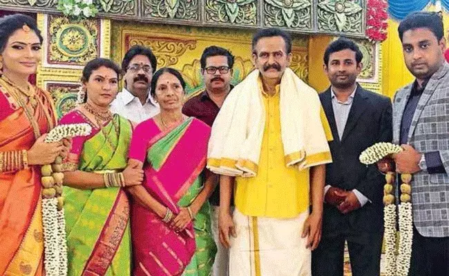 పదేళ్ల క్రితం మరణించిన తండ్రి.. కూతురి వివాహ వేడుకలో కనిపించి..