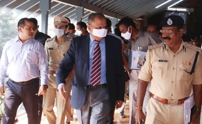 బలవంతపు ఏకగ్రీవాలను ఉపేక్షించ వద్దు : ఎస్ఈసీ నిమ్మగడ్డ బలవంతపు ఏకగ్రీవాలను ఉపేక్షించ వద్దు : ఎస్ఈసీ నిమ్మగడ్డ