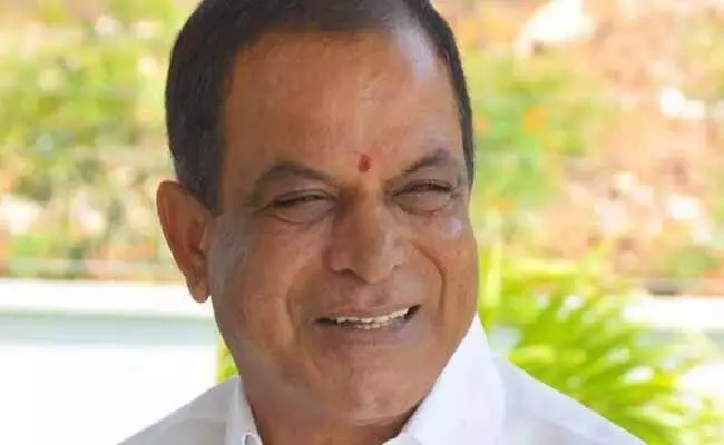 నేను చెప్పిన వ్యక్తికి ఓటు వేసి గెలిపించకపోతే నీళ్లు ఆపేస్తాం.. కరెంట్ కట్ చేస్తాం : కన్నబాబు నేను చెప్పిన వ్యక్తికి ఓటు వేసి గెలిపించకపోతే నీళ్లు ఆపేస్తాం.. కరెంట్ కట్ చేస్తాం : కన్నబాబు