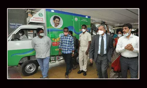 ఏపీలో రేషన్ డెలివరీ వాహనాలపై కీలక ఆదేశాలు జారీ చేసిన ఎస్ఈసీ ఏపీలో రేషన్ డెలివరీ వాహనాలపై కీలక ఆదేశాలు జారీ చేసిన ఎస్ఈసీ