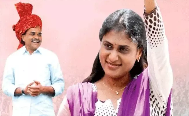 లోటస్ పాండ్లో షర్మిల.. భారీగా వెలసిన ఫ్లెక్సీలు.. లోటస్ పాండ్లో షర్మిల.. భారీగా వెలసిన ఫ్లెక్సీలు..