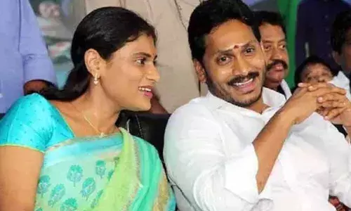 జగనే తెలంగాణలో కష్టమని YCPని వదిలేస్తే ఇప్పుడు కొత్త పార్టీ ఎందుకు..? జగనే తెలంగాణలో కష్టమని YCPని వదిలేస్తే ఇప్పుడు కొత్త పార్టీ ఎందుకు..?