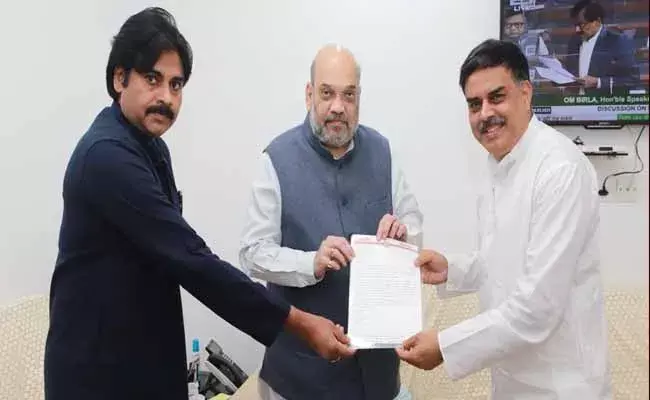 Pawan Kalyan Meet Amit Shah : కేంద్రమంత్రి అమిత్షాను కలిసిన పవన్ కళ్యాణ్ ! Pawan Kalyan Meet Amit Shah : కేంద్రమంత్రి అమిత్షాను కలిసిన పవన్ కళ్యాణ్ !