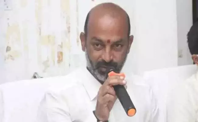 సూర్యాపేటకు మళ్లీ వస్తా.. ఎంతమందిని అరెస్ట్ చేస్తావో చూస్తా: బండి సంజయ్ సూర్యాపేటకు మళ్లీ వస్తా.. ఎంతమందిని అరెస్ట్ చేస్తావో చూస్తా: బండి సంజయ్