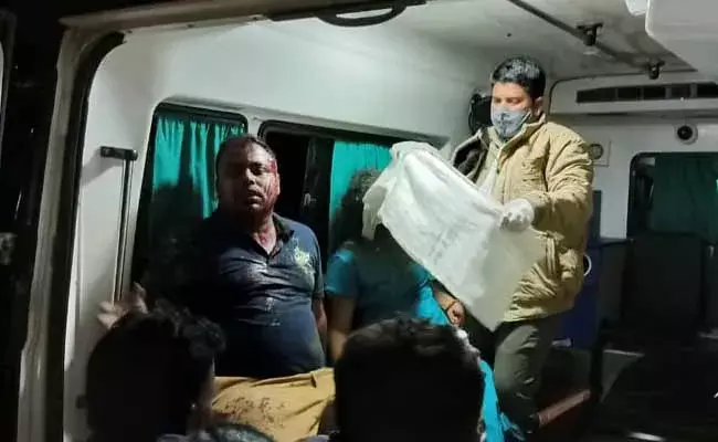 అరకు: లోయలో పడ్డ బస్సు .. 8 మంది మృతి! అరకు: లోయలో పడ్డ బస్సు .. 8 మంది మృతి!