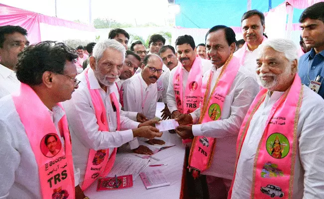 తెలంగాణలో జోరుగా టీఆర్ఎస్ సభ్యత్వాలు తెలంగాణలో జోరుగా టీఆర్ఎస్ సభ్యత్వాలు