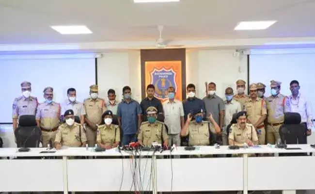 ఘట్‌కేసర్‌ గ్యాంగ్‌ రేప్‌ అంత ఓ కట్టుకథ.. !