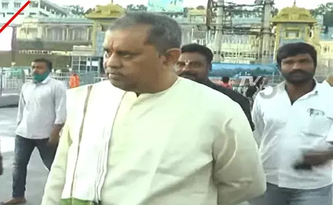శ్రీవారిని దర్శించుకున్న ఏపీ ఎస్ఈసీ నిమ్మగడ్డ శ్రీవారిని దర్శించుకున్న ఏపీ ఎస్ఈసీ నిమ్మగడ్డ