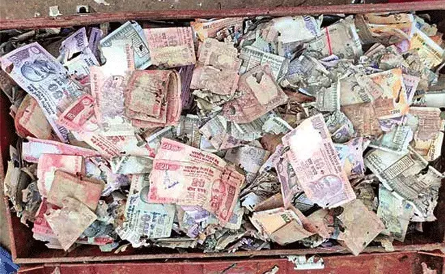 జలమయ్య కష్టం చెదలపాలు.. కూడబెట్టిన రూ.5 లక్షలూ..