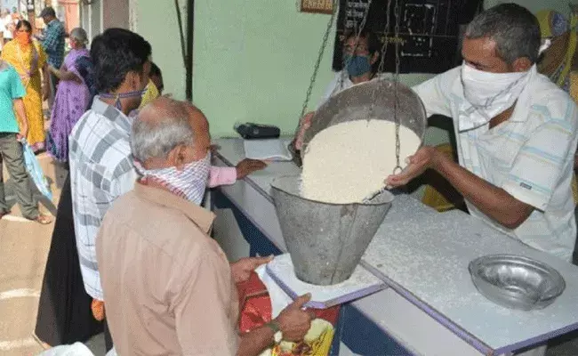 టీవీ, ఫ్రిజ్ ఉందా.. అయితే రేషన్ కట్.. టీవీ, ఫ్రిజ్ ఉందా.. అయితే రేషన్ కట్..