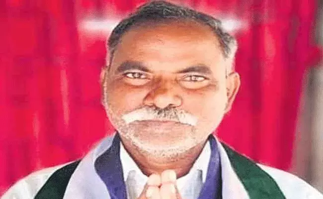 నిన్నటి వరకు వాచ్మన్.. నేడు సర్పంచ్ నిన్నటి వరకు వాచ్మన్.. నేడు సర్పంచ్