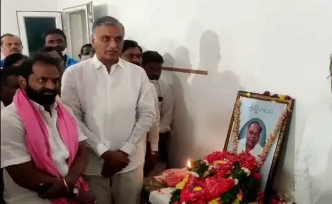 మంత్రి శ్రీనివాస్‌ గౌడ్‌ను పరామర్శించిన హరీష్‌రావు