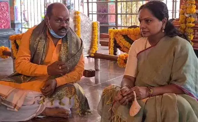 జూబ్లీహిల్స్ పెద్ధమ్మగుడిలో ప్రత్యేక పూజలు నిర్వహించిన ఎమ్మెల్సీ కవిత జూబ్లీహిల్స్ పెద్ధమ్మగుడిలో ప్రత్యేక పూజలు నిర్వహించిన ఎమ్మెల్సీ కవిత