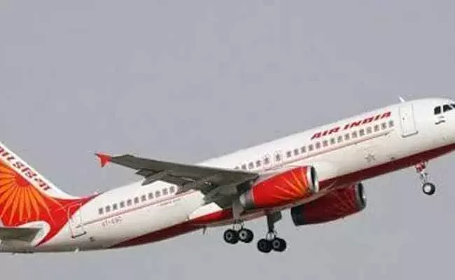 గన్నవరం విమానాశ్రయంలో ఎయిర్‌ ఇండియా విమానానికి తృటిలో తప్పిన ప్రమాదం..!