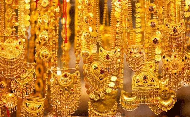 Today Gold Rate: బంగారం ఇప్పుడు కొనడం సేఫ్ కాదా.. ఇంకో వారం ఆగాల్సిందేనా