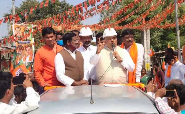 టీఆర్ఎస్కు సింగరేణి ఫైనాన్స్ సోర్స్గా మారింది: తరుణ్ చుగ్ టీఆర్ఎస్కు సింగరేణి ఫైనాన్స్ సోర్స్గా మారింది: తరుణ్ చుగ్