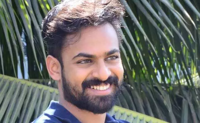 Vaishnav Tej Remuneration : రేటు పెంచేసిన ఉప్పెన హీరో.. మూడో సినిమాకే షాకింగ్ రెమ్యునరేషన్..! Vaishnav Tej Remuneration : రేటు పెంచేసిన ఉప్పెన హీరో.. మూడో సినిమాకే షాకింగ్ రెమ్యునరేషన్..!