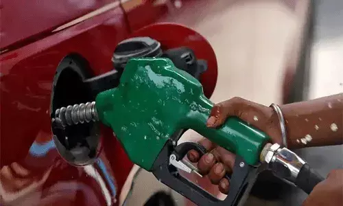 50 Ltrs Free Fuel Offer: ఆ బ్యాంక్ కార్డ్ ఉంటే.. 50 లీటర్ల పెట్రోల్ ఫ్రీ
