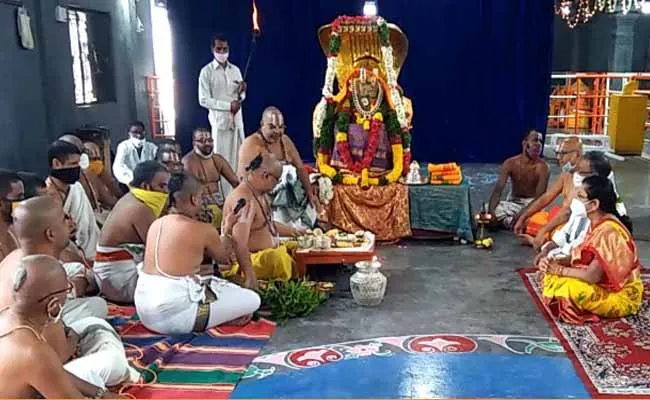 వైభవంగా యాదాద్రి పాతగుట్ట శ్రీలక్ష్మీ నరసింహస్వామి వార్షిక బ్రహ్మోత్సవాలు..! వైభవంగా యాదాద్రి పాతగుట్ట శ్రీలక్ష్మీ నరసింహస్వామి వార్షిక బ్రహ్మోత్సవాలు..!