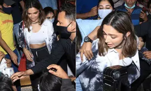 హీరోయిన్ను చుట్టుముట్టిన ఫ్యాన్స్ .. ఇంతలో బ్యాగు లాగేసుకొని..! హీరోయిన్ను చుట్టుముట్టిన ఫ్యాన్స్ .. ఇంతలో బ్యాగు లాగేసుకొని..!