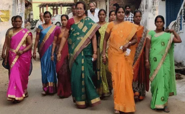 ప్రచారానికి వెళ్తే.. పేరంటానికా అన్నారు.. హేళన చేసిన మగవారిని.. ప్రచారానికి వెళ్తే.. పేరంటానికా అన్నారు.. హేళన చేసిన మగవారిని..