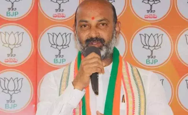 బీజేపీ రాష్ట్ర అధ్యక్షుడు బండి సంజయ్ అరెస్ట్ బీజేపీ రాష్ట్ర అధ్యక్షుడు బండి సంజయ్ అరెస్ట్