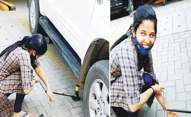 కలెక్టర్ గారు.. కారు టైర్ మారుస్తున్నారు.. కలెక్టర్ గారు.. కారు టైర్ మారుస్తున్నారు..