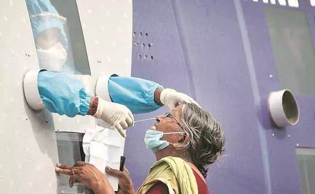 మళ్లీ విజృంభిస్తున్న కరోనా.. వరుసగా మూడో రోజూ 16వేలు దాటిన కొత్త కేసులు..! మళ్లీ విజృంభిస్తున్న కరోనా.. వరుసగా మూడో రోజూ 16వేలు దాటిన కొత్త కేసులు..!