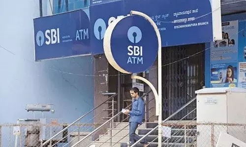 SBI Allert Message: మోసగాళ్లు పంపే మెసేజ్.. క్లిక్ చేస్తే అకౌంట్ ఖాళీ: కస్టమర్లకు ఎస్బీఐ హెచ్చరిక SBI Allert Message: మోసగాళ్లు పంపే మెసేజ్.. క్లిక్ చేస్తే అకౌంట్ ఖాళీ: కస్టమర్లకు ఎస్బీఐ హెచ్చరిక