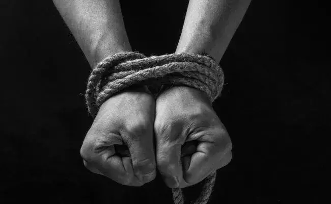 కన్నతండ్రినే కిడ్నాప్ చేసిన కొడుకు కన్నతండ్రినే కిడ్నాప్ చేసిన కొడుకు