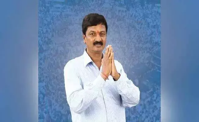 మంత్రిపదవికి రాజీనామాచేసిన కర్నాటక మంత్రి రమేష్ జార్కిహోళి .. !