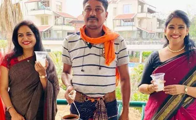 కల్లు గ్లాసుతో సునీత... క్షణాల్లో ఫోటో వైరల్..!