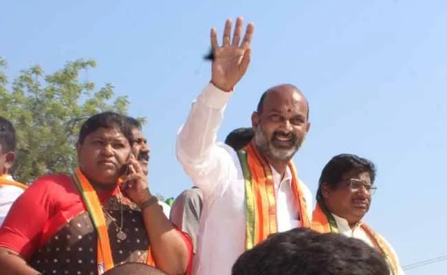 కేసీఆర్ మెడలు వంచే దమ్ము బీజేపీకే ఉంది: బండి సంజయ్ కేసీఆర్ మెడలు వంచే దమ్ము బీజేపీకే ఉంది: బండి సంజయ్