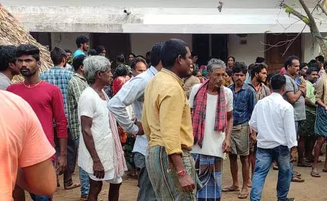 శ్రీకాకుళం జిల్లాలో దారుణం.. సొంత అన్న, చెల్లెలను నరికి చంపిన తమ్ముడు..! శ్రీకాకుళం జిల్లాలో దారుణం.. సొంత అన్న, చెల్లెలను నరికి చంపిన తమ్ముడు..!