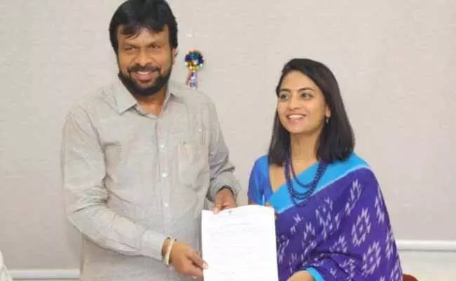 బంపర్ ఆఫర్ కొట్టేసిన దేత్తడి హారిక.. ఏకంగా తెలంగాణ ప్రభుత్వంలో.. ! బంపర్ ఆఫర్ కొట్టేసిన దేత్తడి హారిక.. ఏకంగా తెలంగాణ ప్రభుత్వంలో.. !